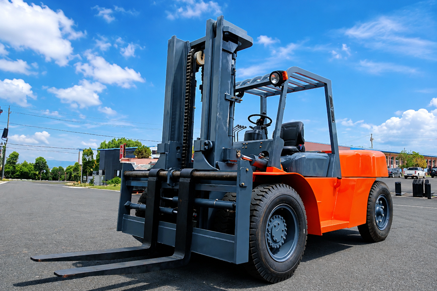 orange 10-ton diesel forklift
